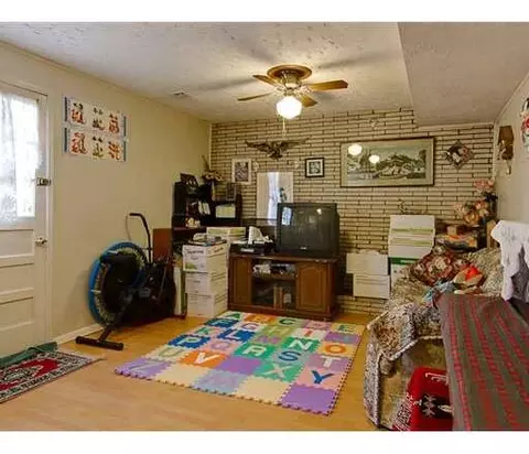 6 Barbara Pl, Edison, NJ 08817 photo 2