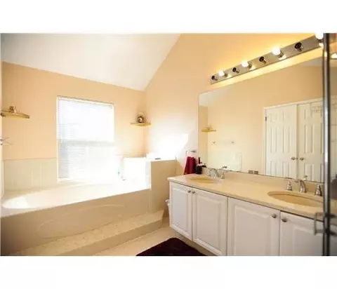 42 Champlain Way, NJ 08823 photo 14
