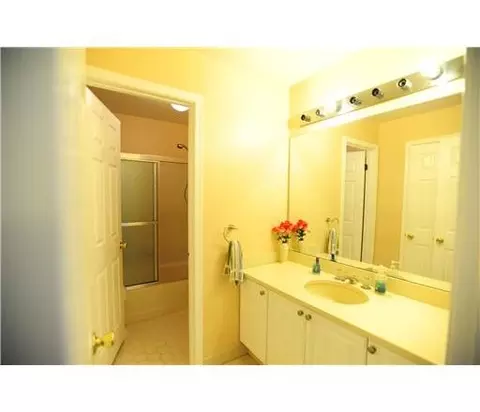 42 Champlain Way, NJ 08823 photo 18