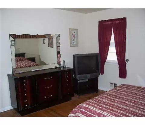 22 Cedar St, Edison, NJ 08820 photo 4
