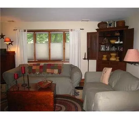 3 Center Pl, Middlesex, NJ 08846 photo 3