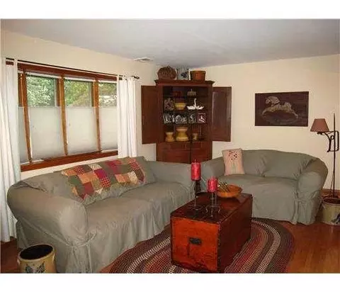 3 Center Pl, Middlesex, NJ 08846 photo 4