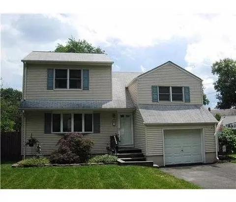 3 Center Pl, Middlesex, NJ 08846 photo 1