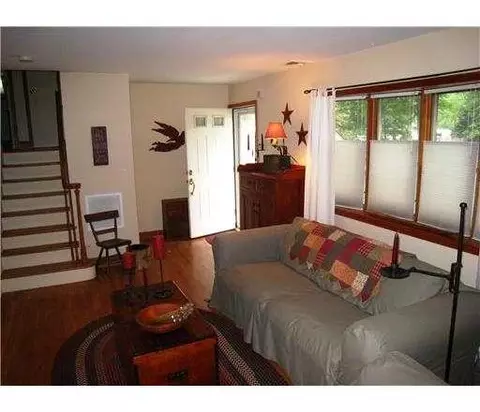 3 Center Pl, Middlesex, NJ 08846 photo 2
