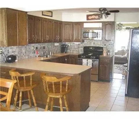17 Markham Rd, Edison, NJ 08817 photo 2