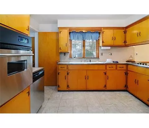12 Park Pl, Middlesex, NJ 08846 photo 4