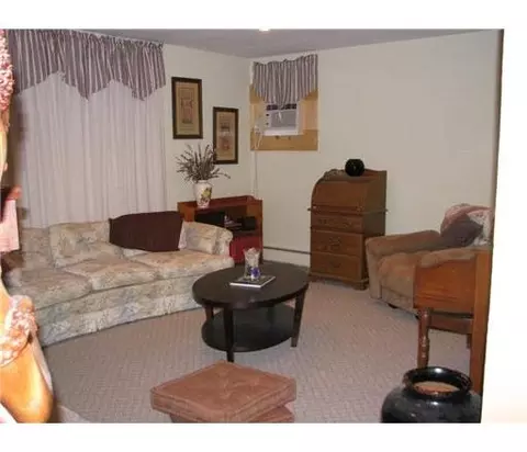 33 Matson Rd, Edison, NJ 08817 photo 2
