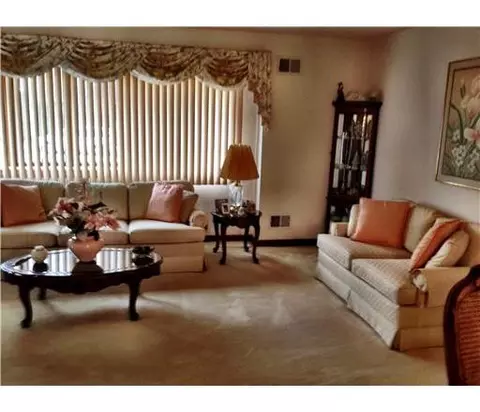 29 Firethorn Dr, Edison, NJ 08820 photo 2