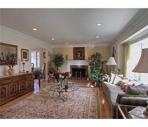 14 Golf Rd, Edison, NJ 08820 photo 2