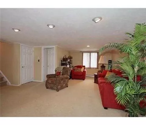14 Golf Rd, Edison, NJ 08820 photo 9
