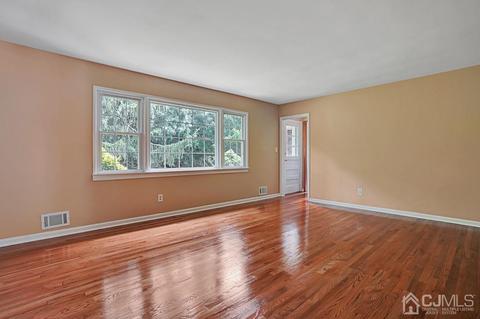 46 Glen Gary Dr, Middlesex, NJ 08846 photo 3