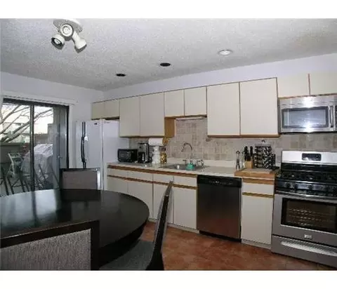 38 Westgate Dr, Edison, NJ 08820 photo 4