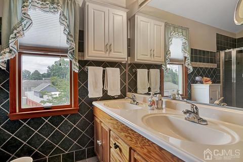 210 Oak Dr, Middlesex, NJ 08846 photo 19