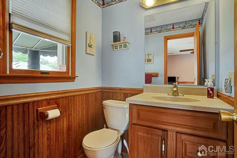 210 Oak Dr, Middlesex, NJ 08846 photo 15