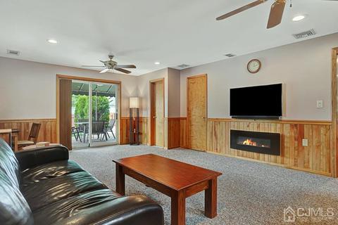 210 Oak Dr, Middlesex, NJ 08846 photo 11