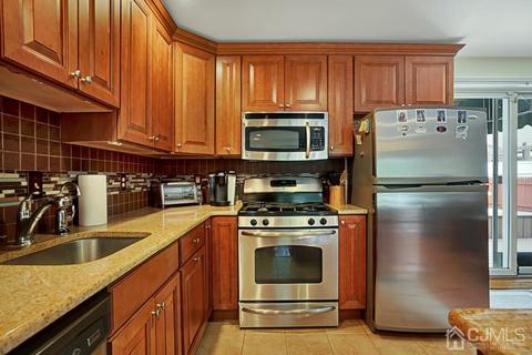 210 Oak Dr, Middlesex, NJ 08846 photo 8