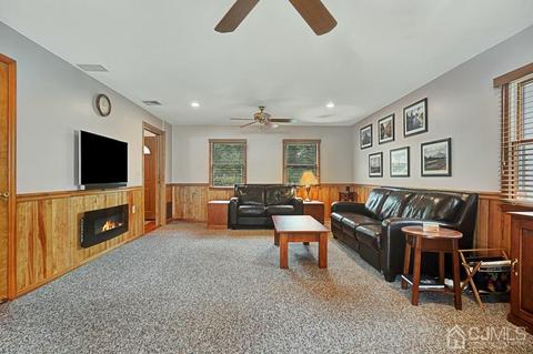210 Oak Dr, Middlesex, NJ 08846 photo 13