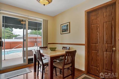 210 Oak Dr, Middlesex, NJ 08846 photo 10