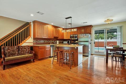 210 Oak Dr, Middlesex, NJ 08846 photo 6