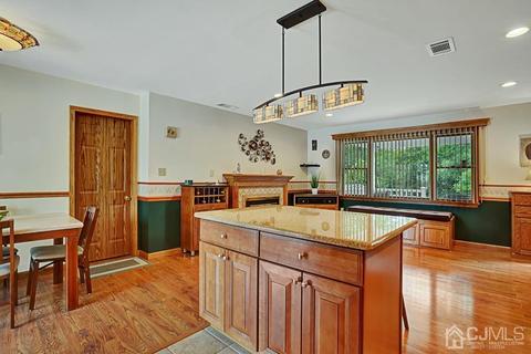 210 Oak Dr, Middlesex, NJ 08846 photo 9