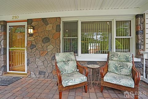 210 Oak Dr, Middlesex, NJ 08846 photo 3