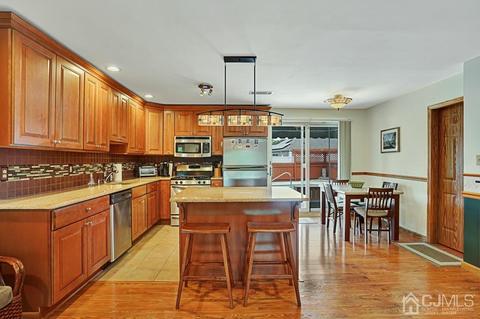 210 Oak Dr, Middlesex, NJ 08846 photo 5