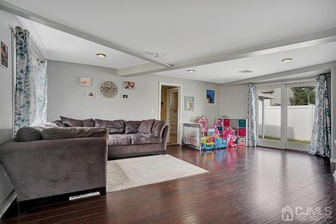 2 Pierrepont Ave, Middlesex, NJ 08846 photo 10