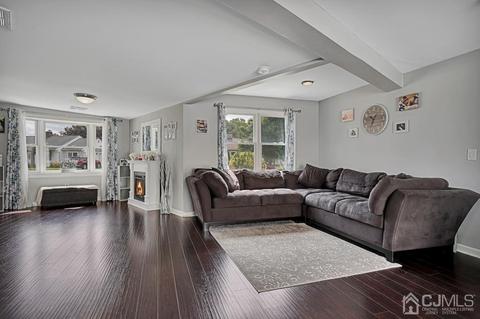 2 Pierrepont Ave, Middlesex, NJ 08846 photo 8