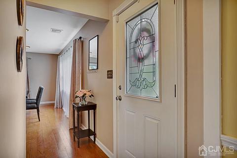 2 Pierrepont Ave, Middlesex, NJ 08846 photo 4