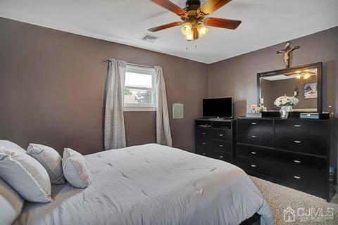2 Pierrepont Ave, Middlesex, NJ 08846 photo 17
