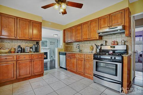 2 Pierrepont Ave, Middlesex, NJ 08846 photo 5