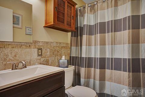 2 Pierrepont Ave, Middlesex, NJ 08846 photo 22