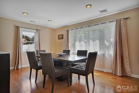 2 Pierrepont Ave, Middlesex, NJ 08846 photo 14