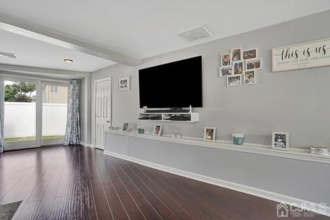 2 Pierrepont Ave, Middlesex, NJ 08846 photo 11