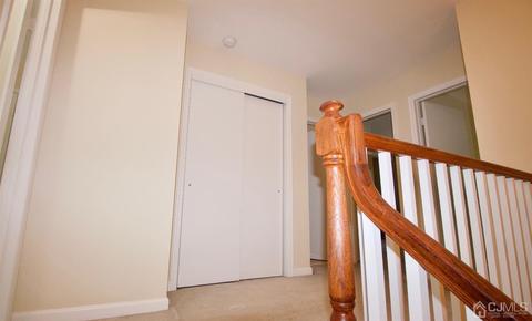 11 Tree Top Rd, Middlesex, NJ 08846 photo 13