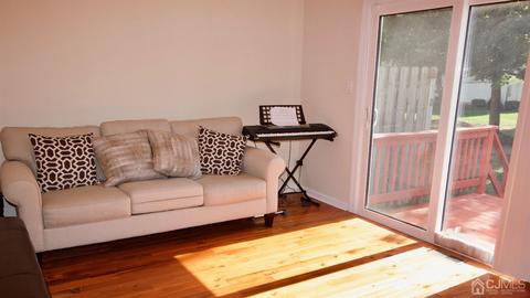 11 Tree Top Rd, Middlesex, NJ 08846 photo 7