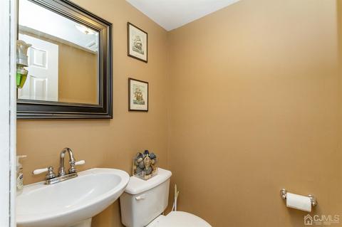 45 Ellen Heath Dr, Matawan, NJ 07747 photo 9