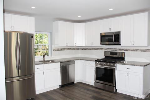 29 John St, Helmetta, NJ 08828 photo 6
