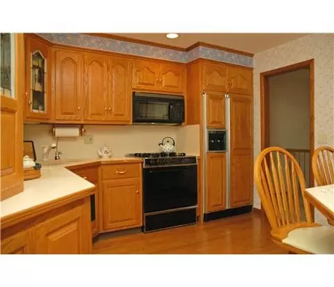 102 Emerson Ave, Middlesex, NJ 08846 photo 3