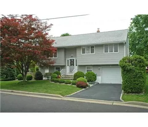 102 Emerson Ave, Middlesex, NJ 08846 photo 1