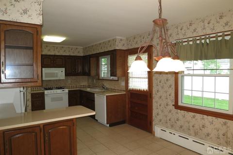 423 Main St, Middlesex, NJ 08846 photo 9