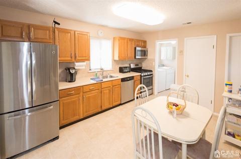 522 Westgate Dr, Edison, NJ 08820 photo 2