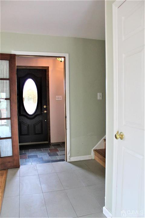 32 Heather Dr, Edison, NJ 08820 photo 2