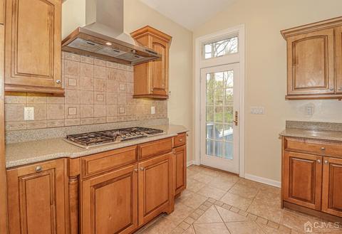 28 Wheatsheaf Rd, Clark, NJ 07066 photo 18