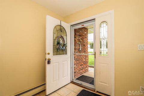 28 Wheatsheaf Rd, Clark, NJ 07066 photo 8
