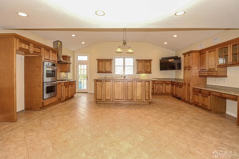 28 Wheatsheaf Rd, Clark, NJ 07066 photo 14