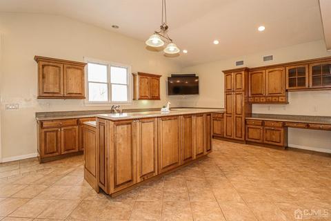 28 Wheatsheaf Rd, Clark, NJ 07066 photo 17