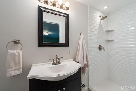 10 Whitehall Ave, Edison, NJ 08820 photo 23
