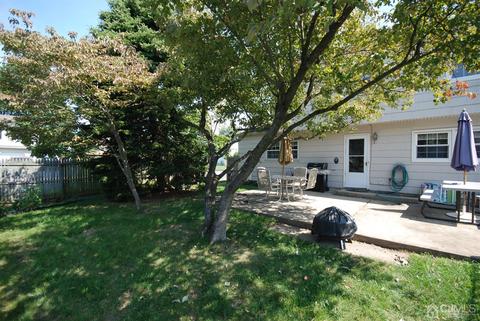 14 Mohawk Ave, Middlesex, NJ 08846 photo 2