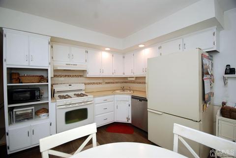 14 Mohawk Ave, Middlesex, NJ 08846 photo 5